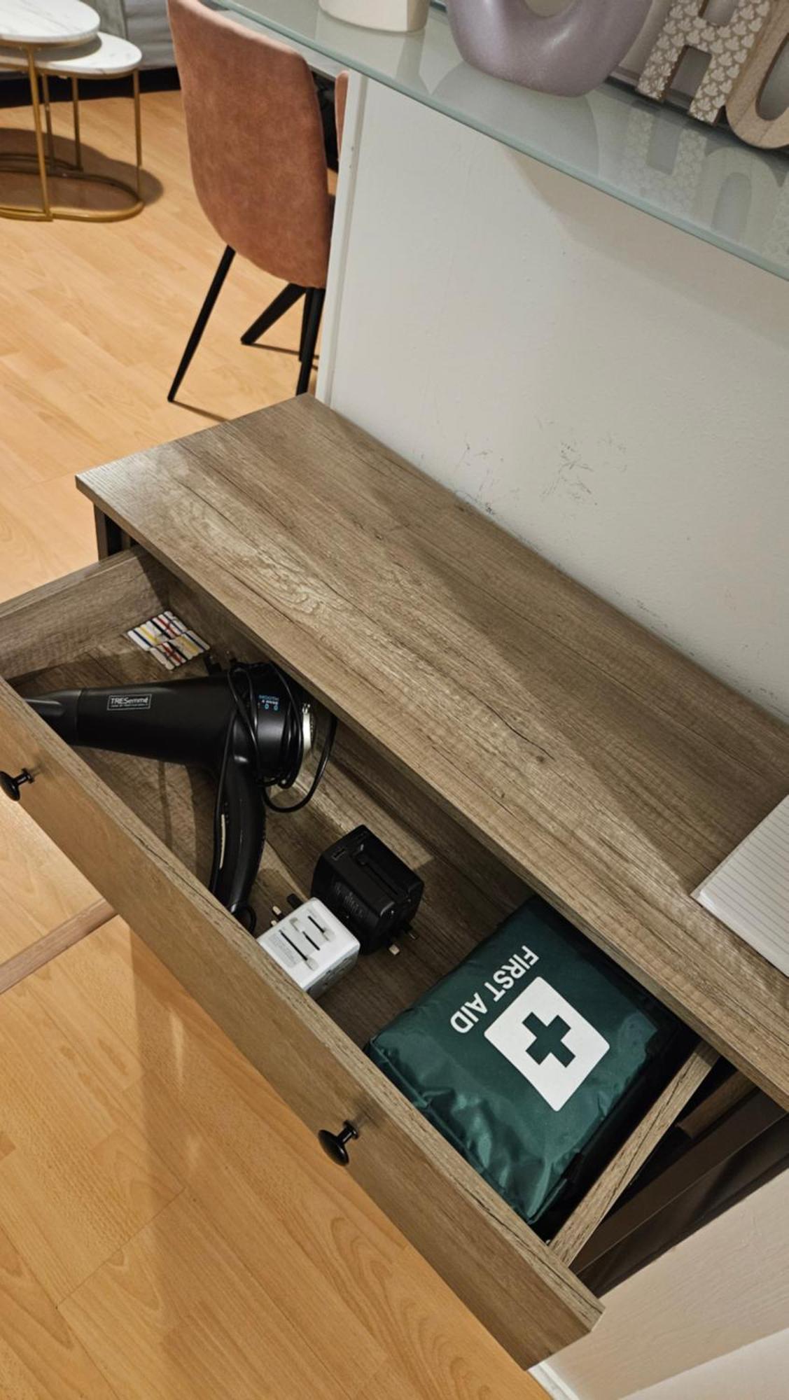 Bright And Spacious One Bedroom Apparment, Free Parking Londra Exterior foto