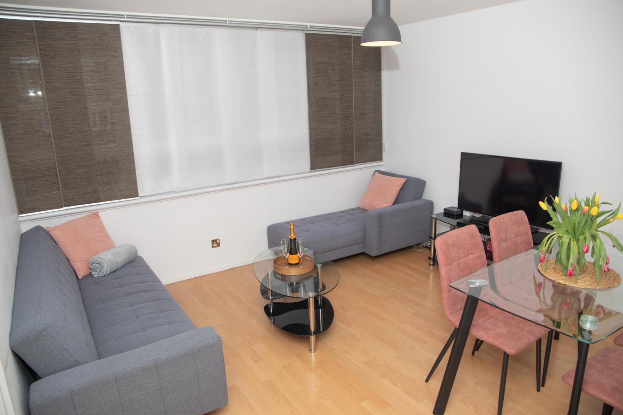 Bright And Spacious One Bedroom Apparment, Free Parking Londra Exterior foto