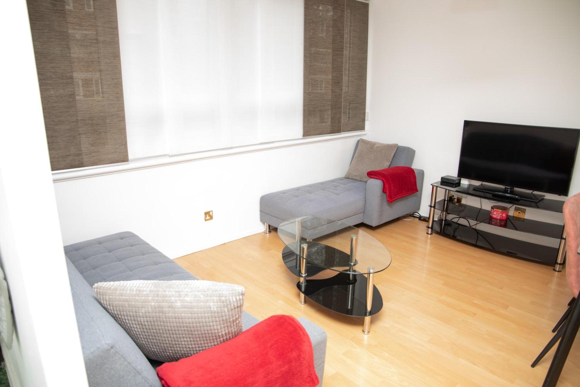 Bright And Spacious One Bedroom Apparment, Free Parking Londra Exterior foto