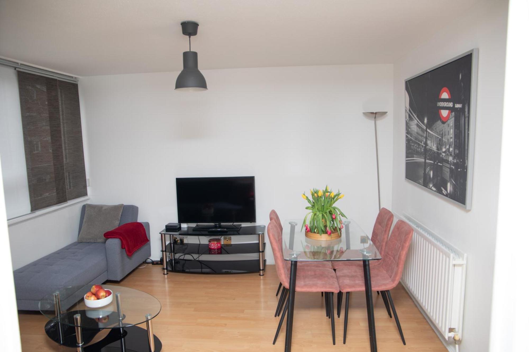 Bright And Spacious One Bedroom Apparment, Free Parking Londra Exterior foto