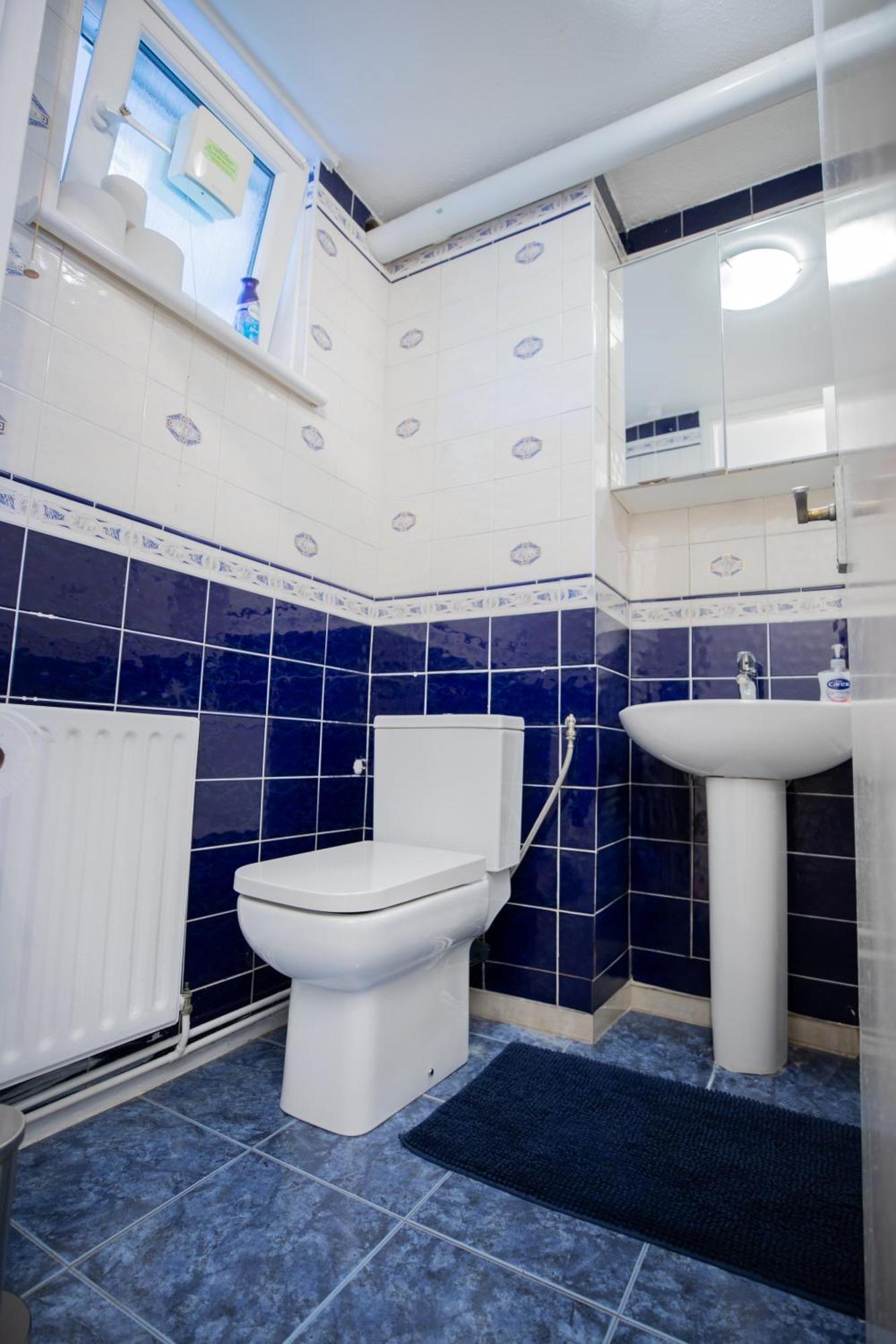 Bright And Spacious One Bedroom Apparment, Free Parking Londra Exterior foto