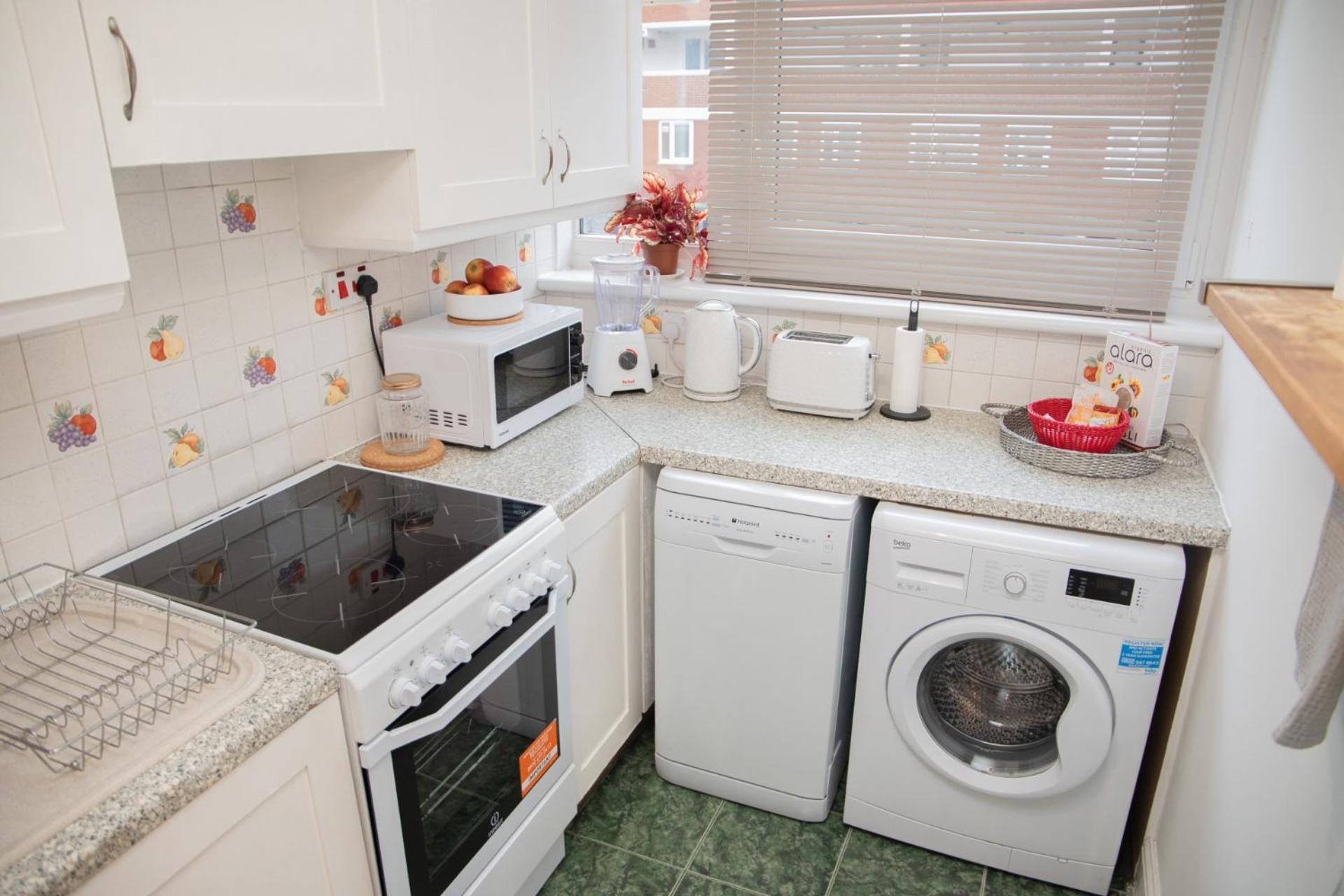 Bright And Spacious One Bedroom Apparment, Free Parking Londra Exterior foto