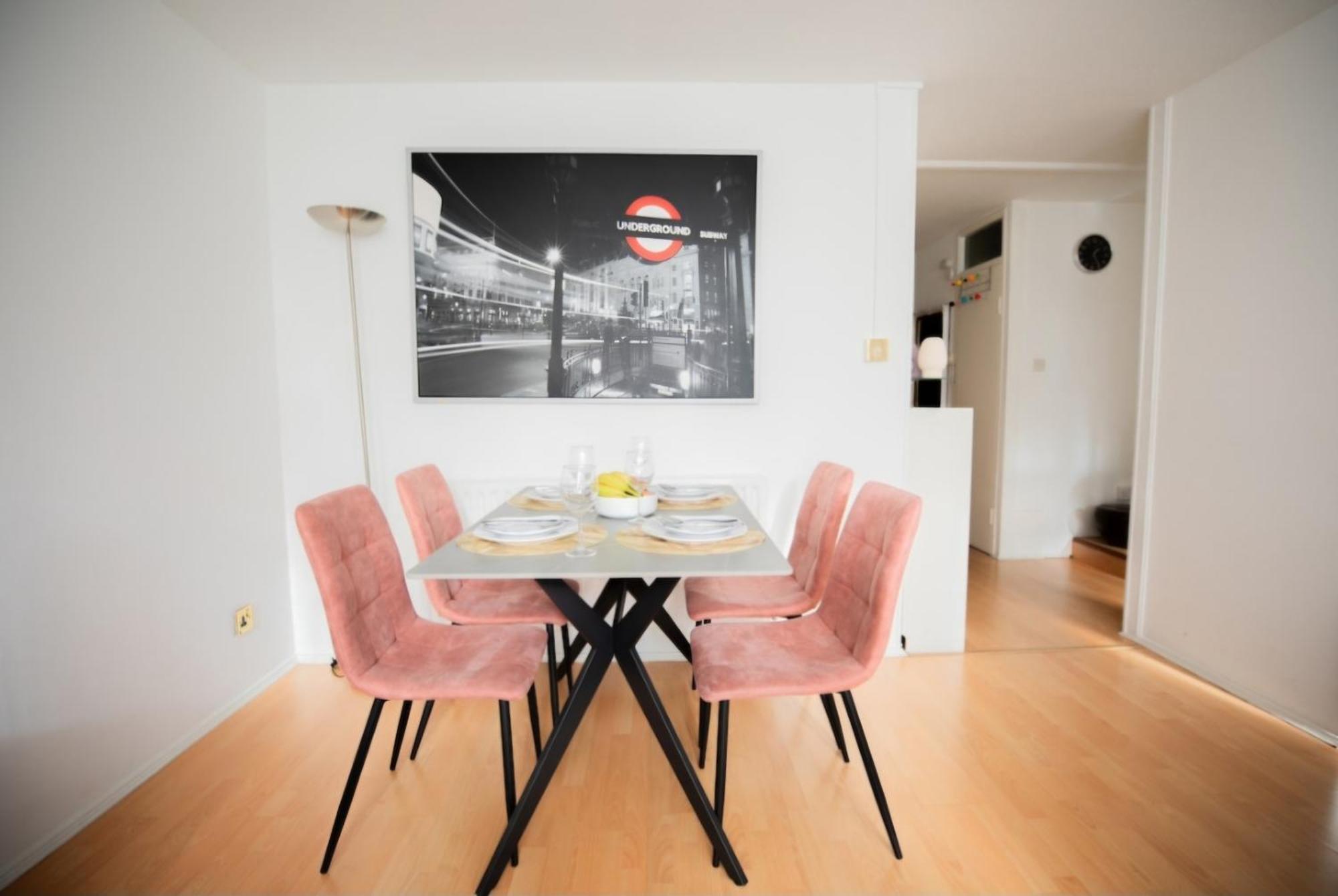 Bright And Spacious One Bedroom Apparment, Free Parking Londra Exterior foto